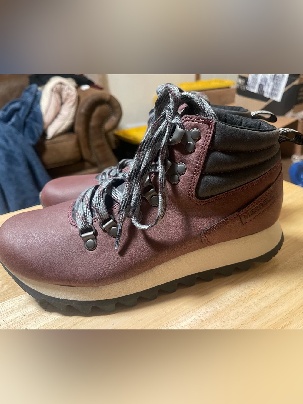 Merrell women alpine lace up booties. Burgandy 7.5